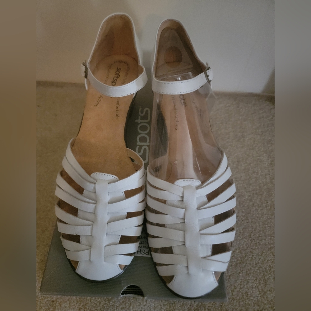 Softspots White Leather Sandals with Strappy Design Size 11 NWT